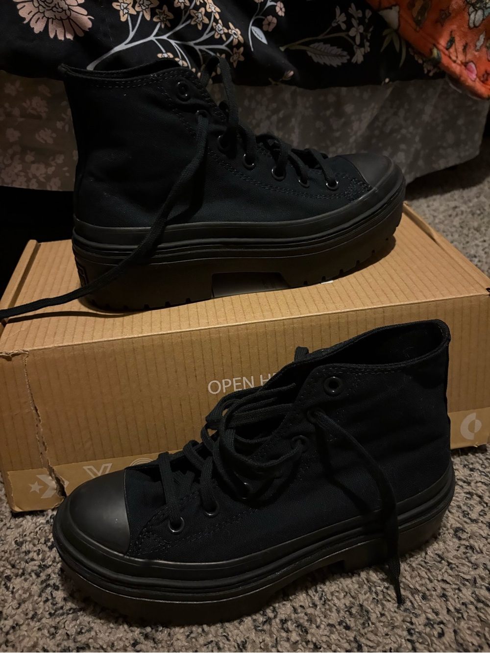 Converse Platform Lug-Sole High-Top Sneaker - Black - Picture 4 of 7